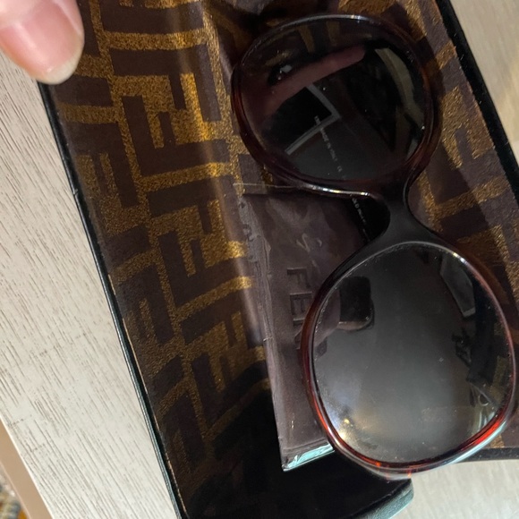 FENDI sunglasses - Picture 5 of 6